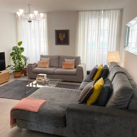 Appartamento Cozy 2br Near The Port Of
